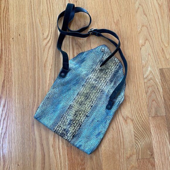 Tandy Leather handmade small crossbody blue yellow green black snap adjustable - Picture 6 of 15